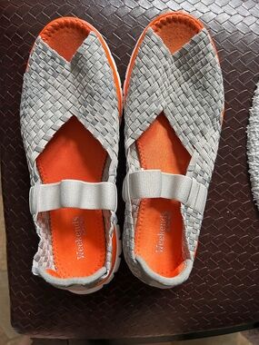 Weekends by Khombu Gray Woven Slip-On Sandals with Orange . Size 8